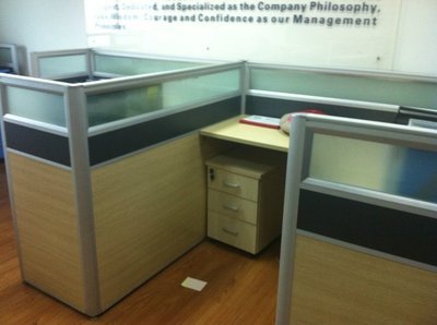 【圖】辦公桌低價(jià)轉(zhuǎn)讓 - 江東百丈辦公用品/設(shè)備 - 寧波58同城