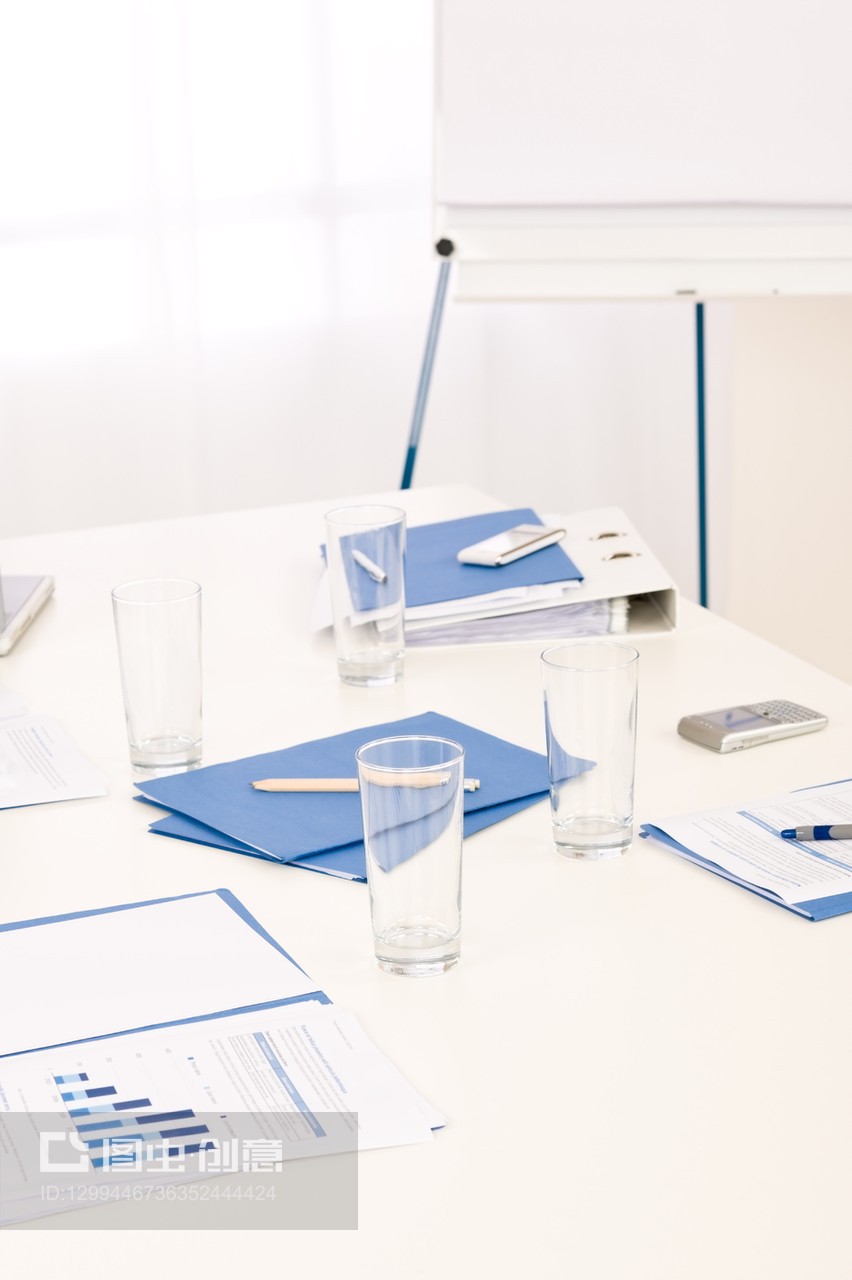 商務會議前 桌上辦公用品的精細準備與銷售策略